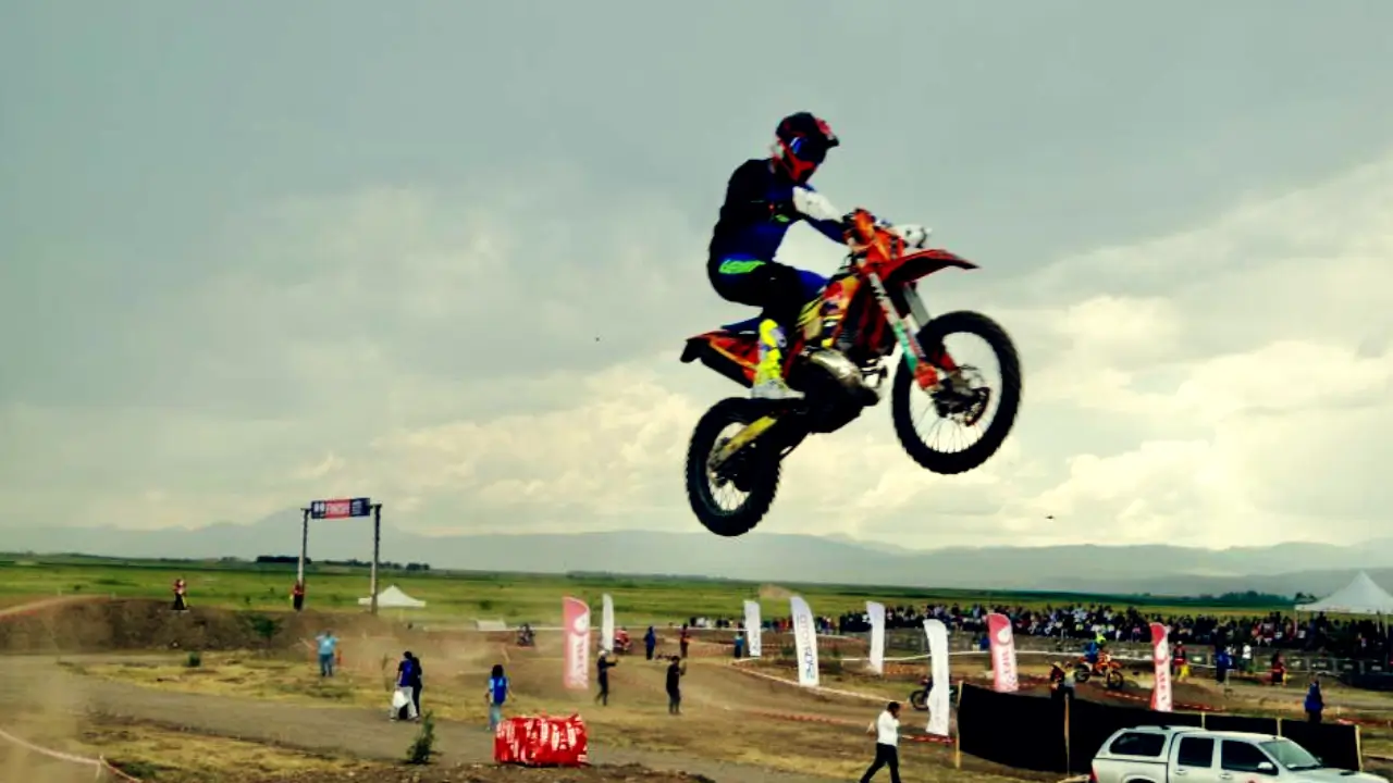 Türkiye'nin en yüksek rakımlı enduro yarışı Ağrı'da başladı