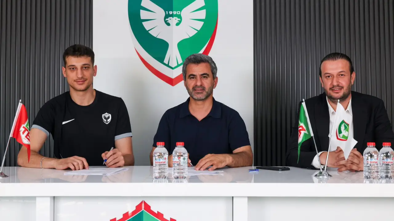 Amedspor, kaleci Mustafa Burak Bozan'la 3 yıllık sözleşme imzaladı