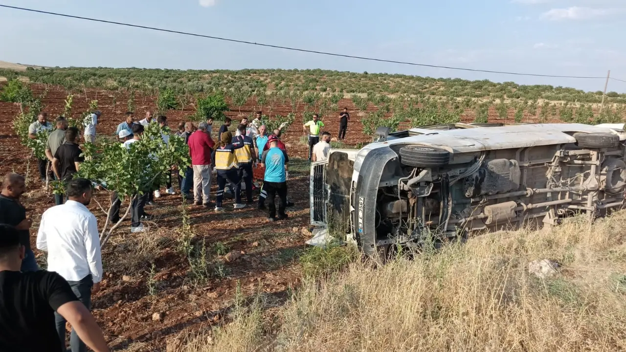 Şanlıurfa'da tarım işçilerini taşıyan minibüs devrildi: 22 yaralı