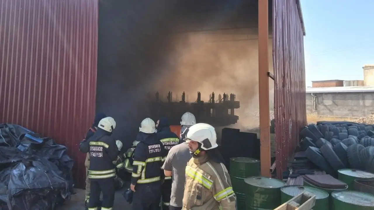 Diyarbakır'da dönüşüm fabrikasında yangın paniği