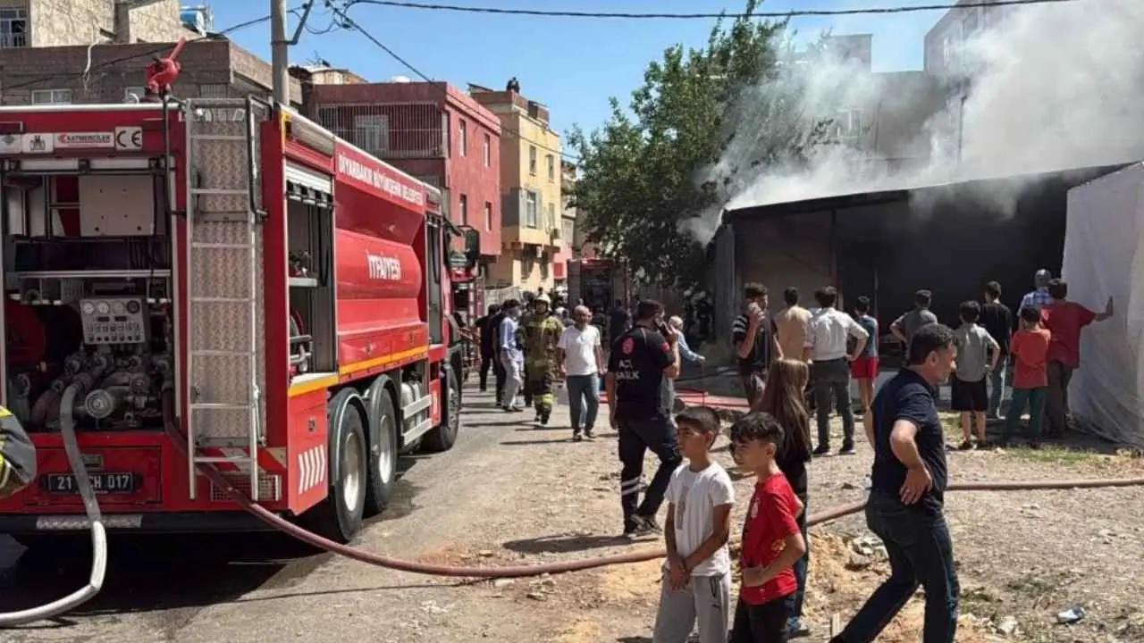 Diyarbakır'da atölye yangını: 2 yaralı