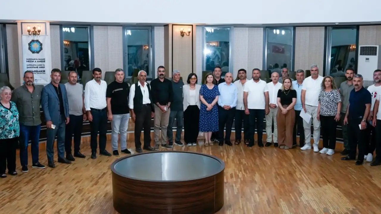 Diyarbakır Büyükşehir Belediyesi, Kayapınar'daki yatırımları muhtarlarla değerlendirdi