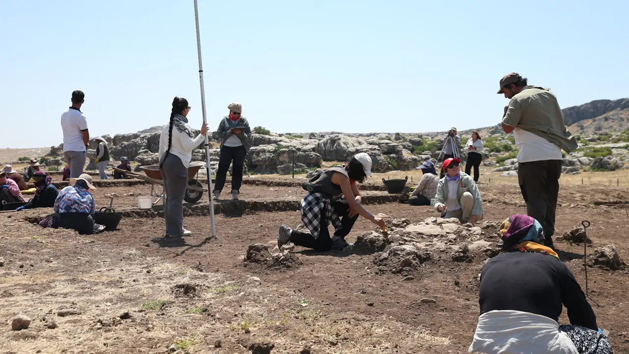 Diyarbakır’da 12 bin yıllık tarihe kazma vuruldu