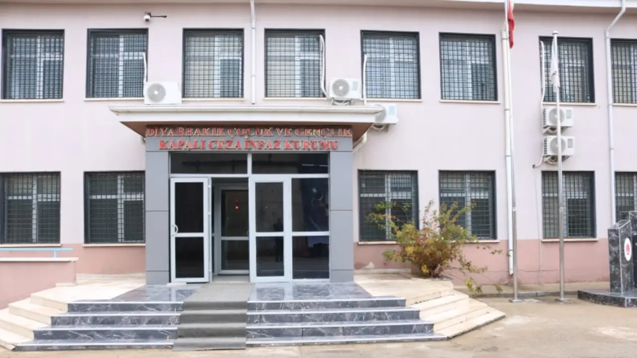 DEM Parti ve Diyarbakır Barosu'ndan Çocuk Cezaevi ziyareti