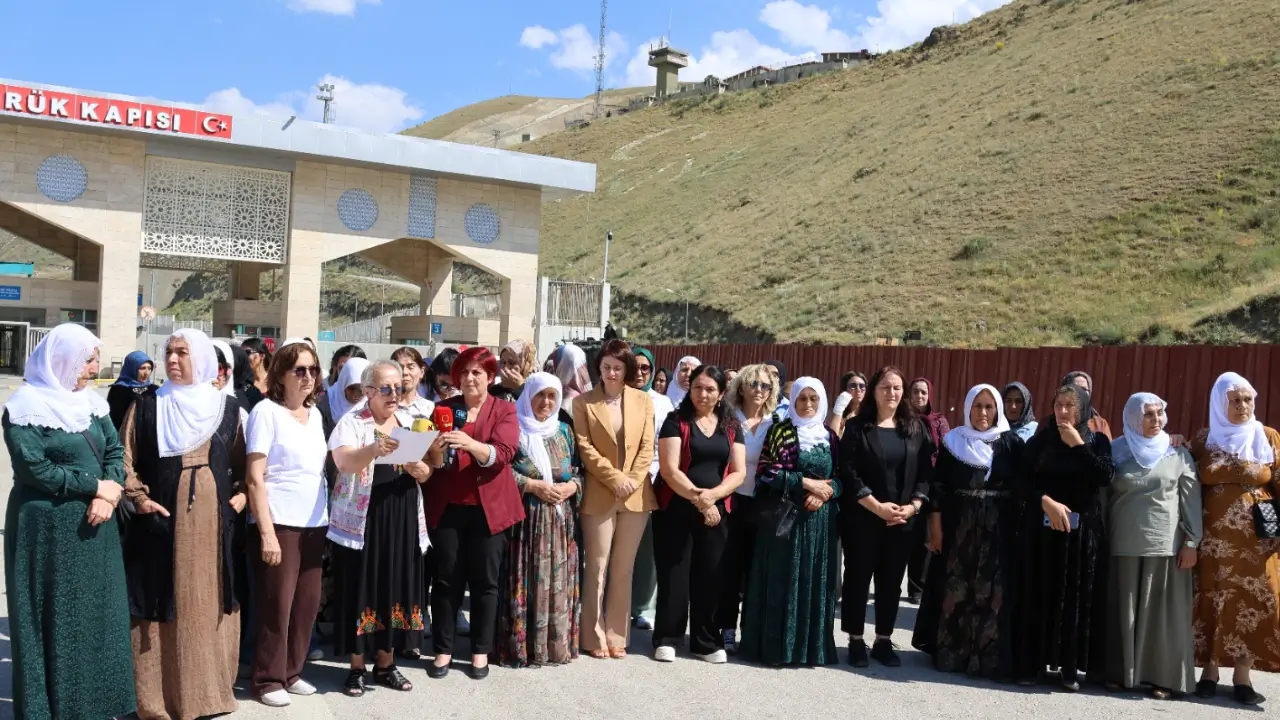 Van'da İran'ın Kürdistan Bölgesi'ne yönelik saldırıları protesto edildi