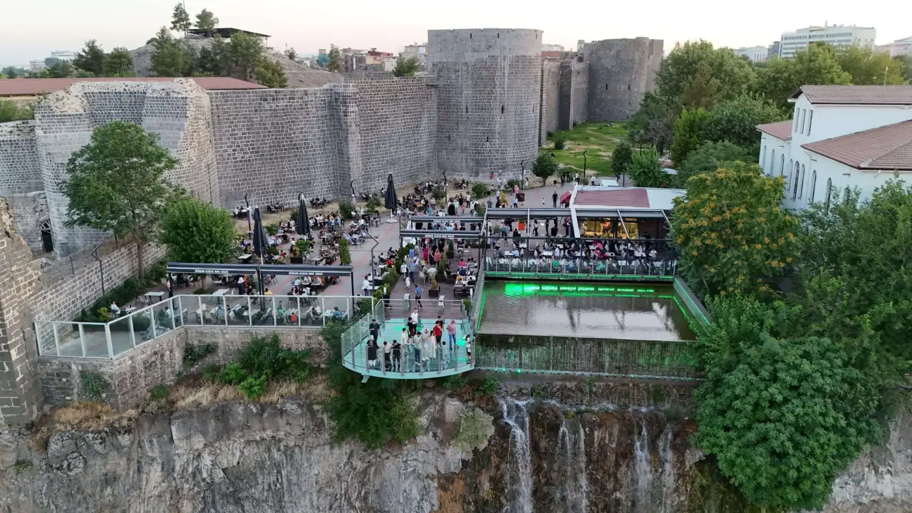 Diyarbakır Büyükşehir Belediyesi'nin sosyal tesisine silahlı saldırı