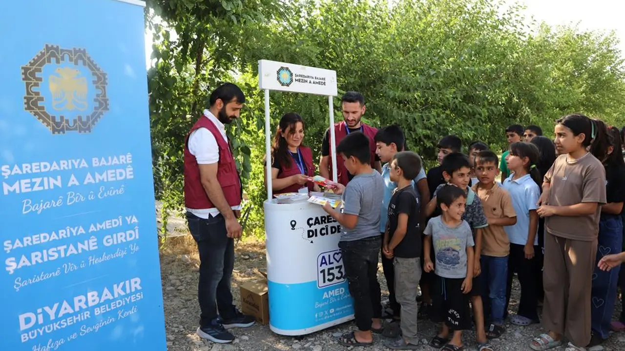 Kırsaldaki çocuklara "Masal Sandığı"ndan kitap desteği