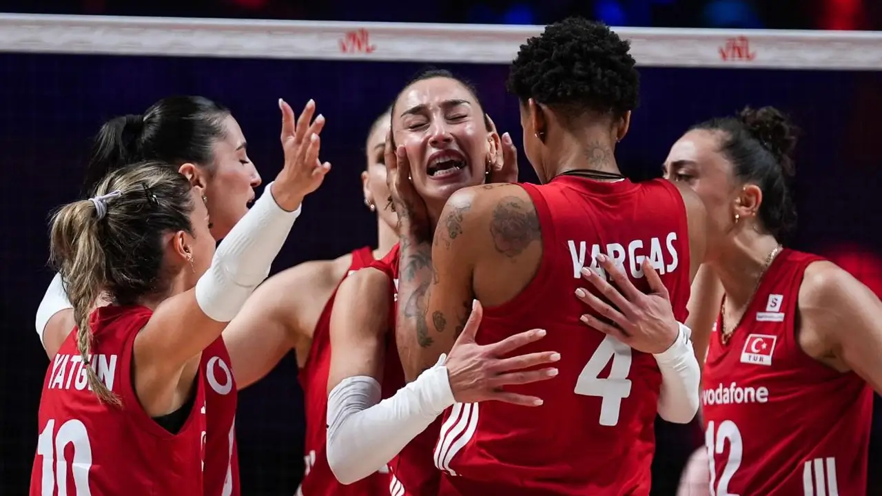 Türkiye Voleybolda şampiyon oldu: Brezilyayı 3-1 yendi