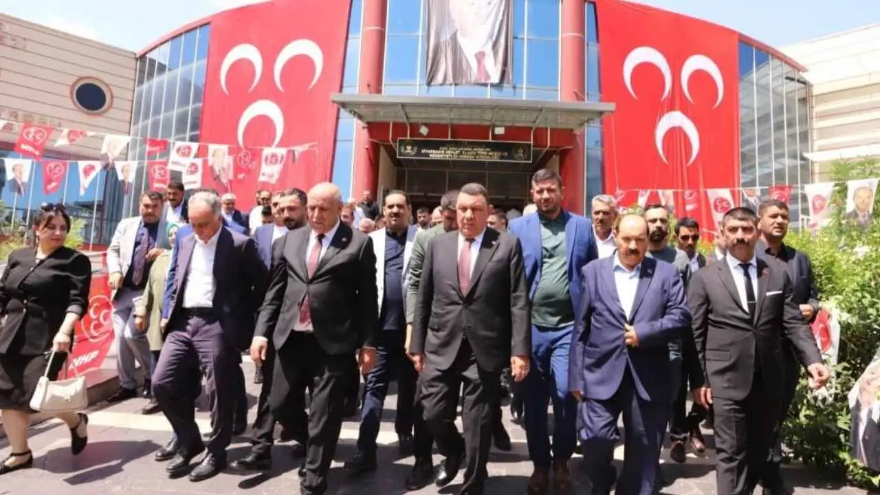 Diyarbakır Kayapınar MHP’de Baver Bulut yeniden başkan seçildi