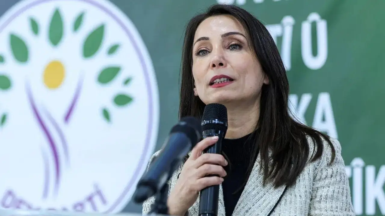Meclis kürsüsünden Özgür Özel ve Yeni Parti’ye tebrik