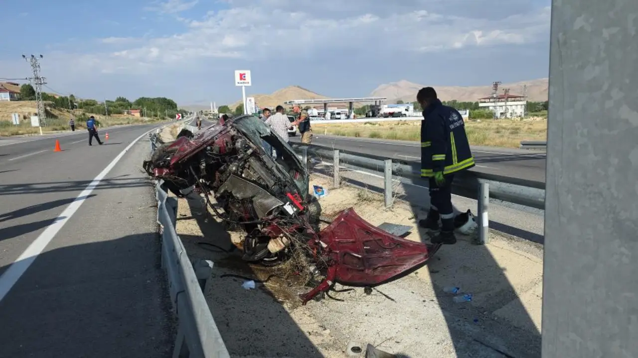 Van-Hakkari yolunda feci kaza: 1 ölü, 3 yaralı