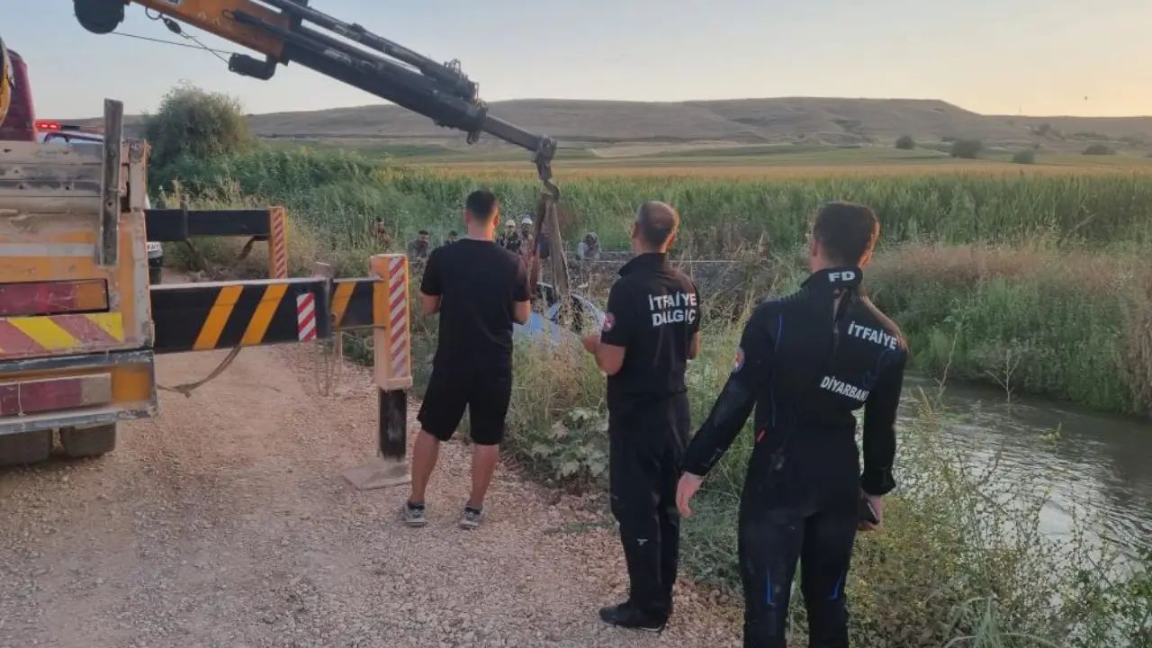 Diyarbakır’da otomobil kanala uçtu: Sürücü sağ kurtarıldı