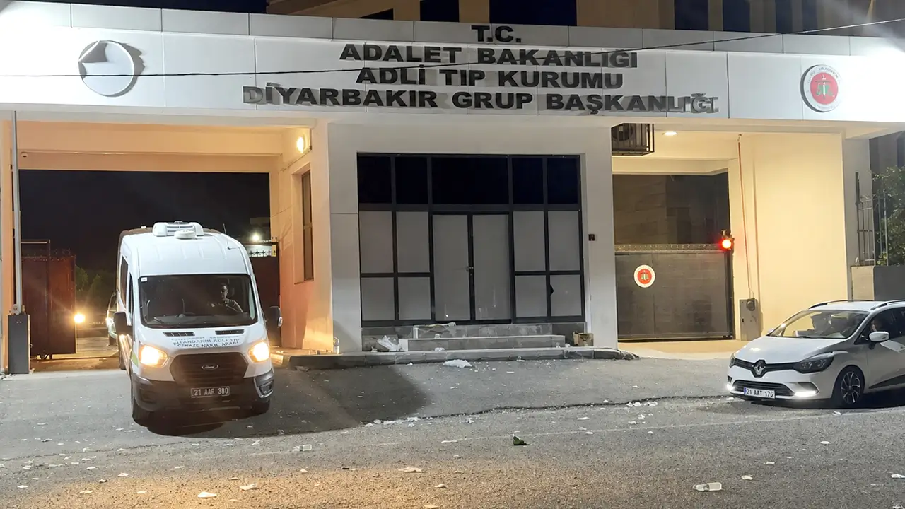 Diyarbakır’da araca saldırı: Kadın hayatını kaybetti