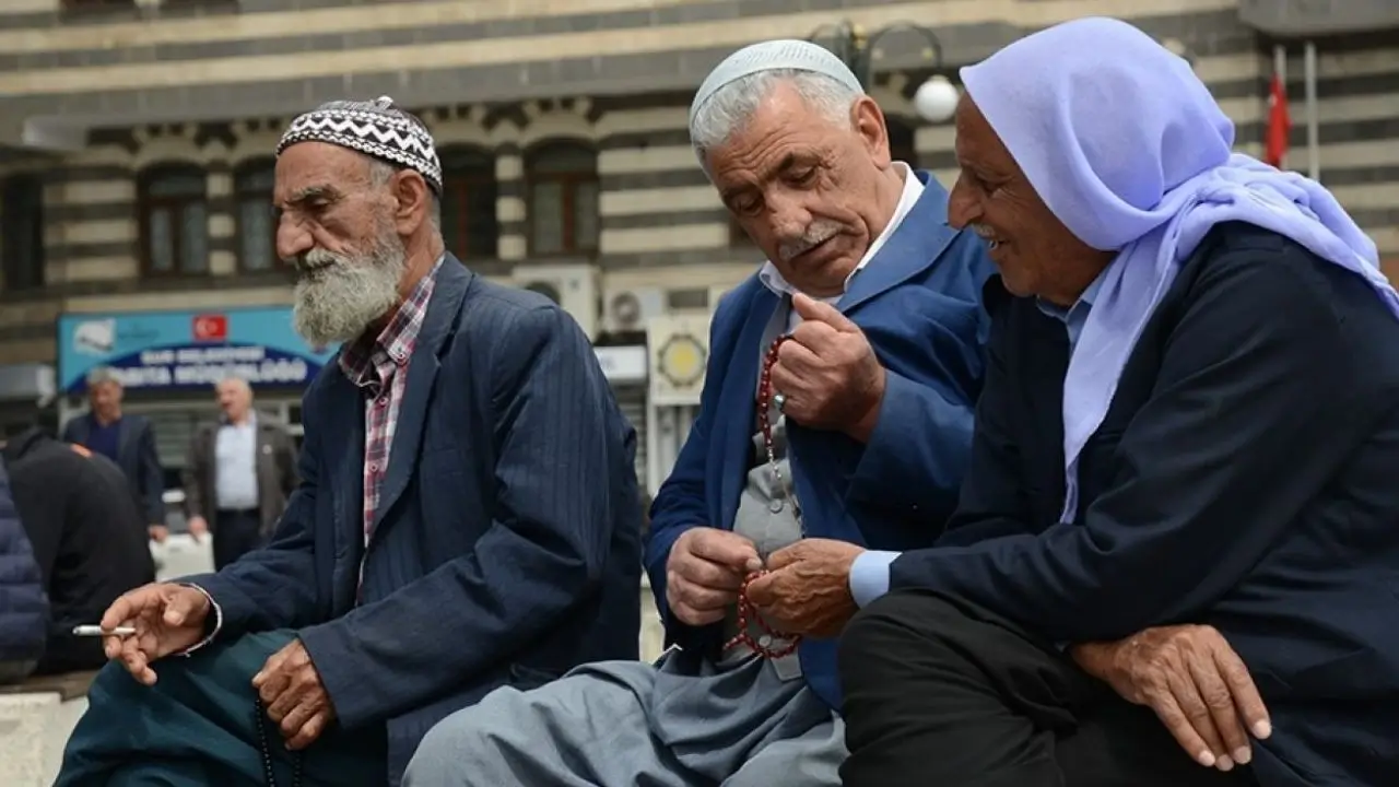 Diyarbakır’da emeklilerin gündemi: Yoksulluk