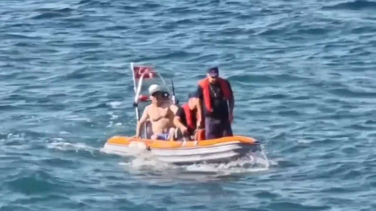 Van Gölü’nde sürüklenen 2 kişi kurtarıldı