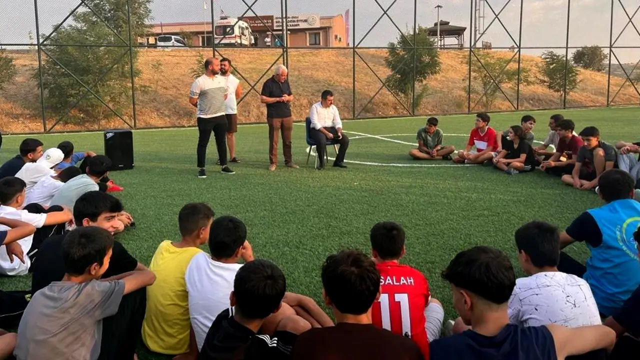 Diyarbakır’daki kaymakamdan gençlik kampına ziyaret