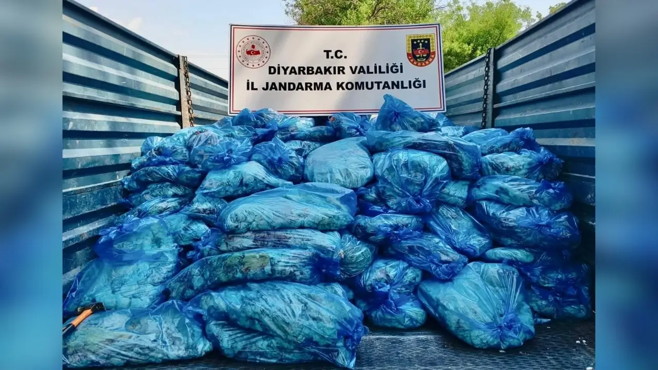Diyarbakır’da 3 ton sağlıksız hayvansal iç yağ ele geçirildi