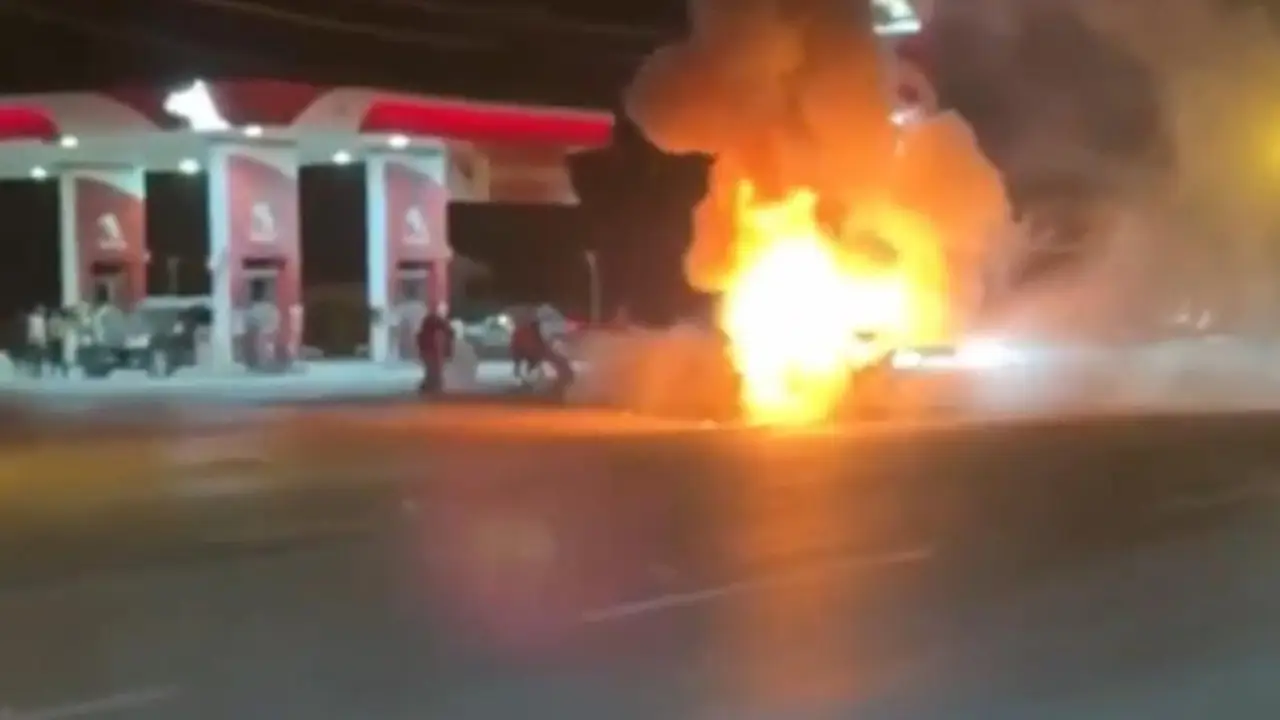 Alev alan otomobilde yaralanan 2 kardeş Van’a gönderildi