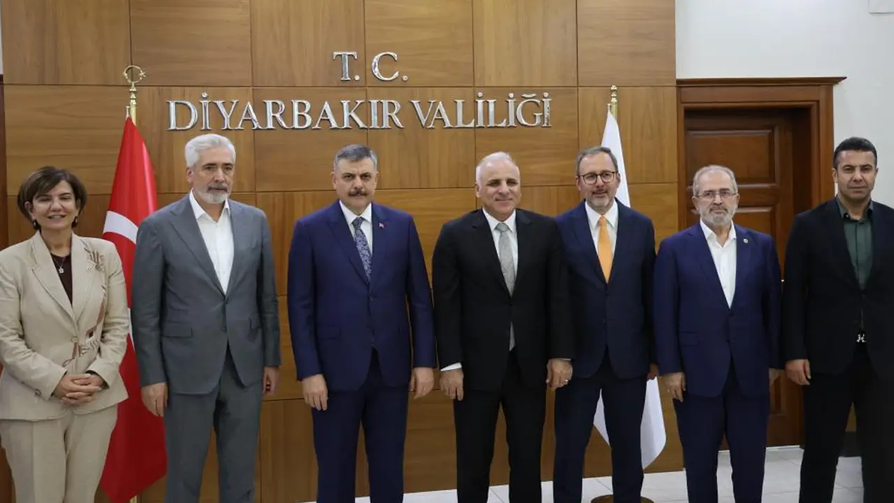 Bakan Çiftçi Diyarbakır’da: Valilikte toplantı yaptı