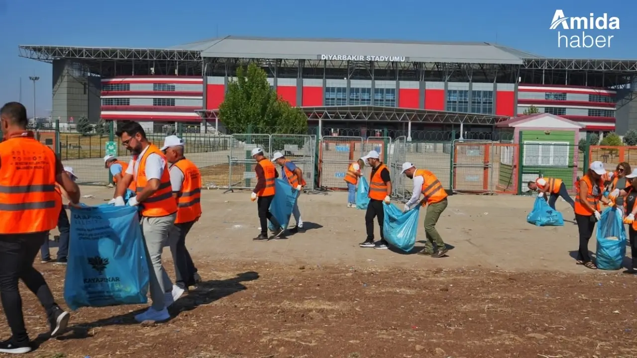 Amedspor maçı sonrası stadyum çevresinde temizlik seferberliği