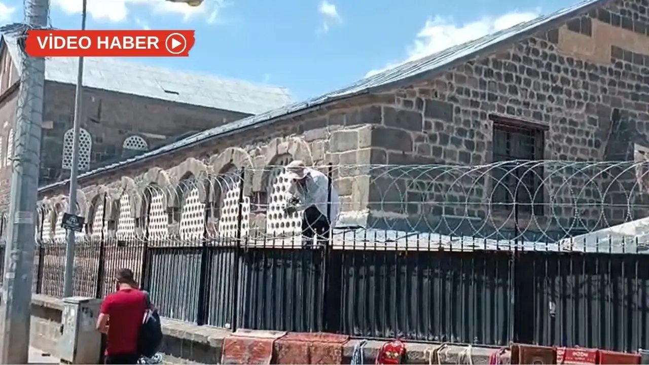 Diyarbakır’da tarihi Ulu Camii’ne tel örgülü önlem