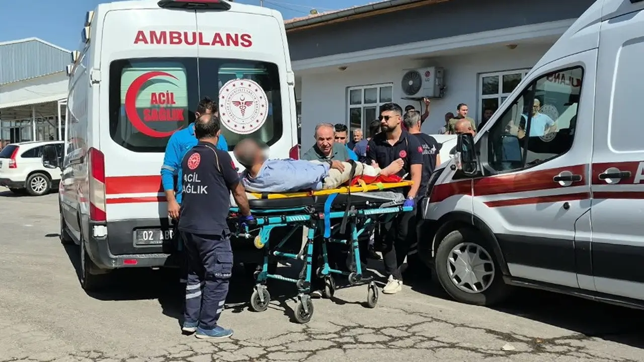 Belediye binası önünde silahlı saldırı: 3 yaralı