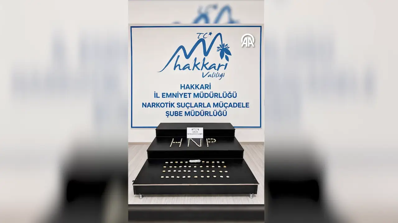 Mide ve bağırsaklarında uyuşturucu taşıyan 3 kişi tutuklandı