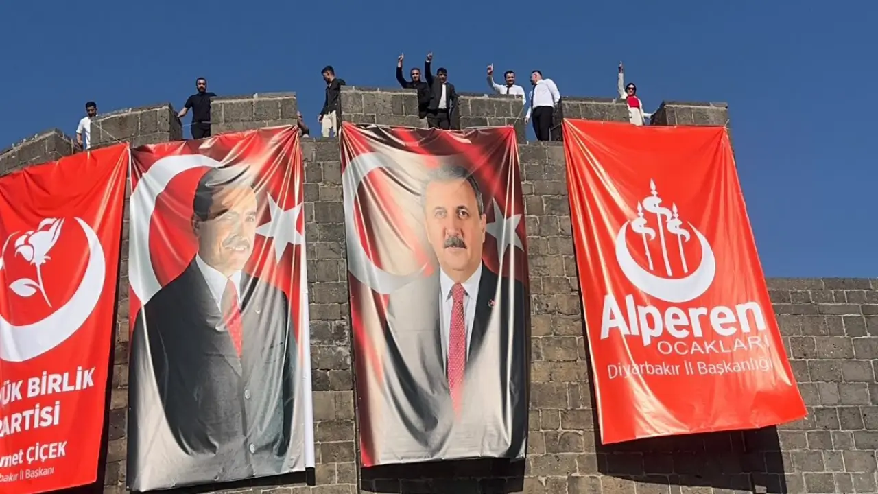 MHP başlatmıştı: BBP posterleri de Diyarbakır Surlarına asıldı