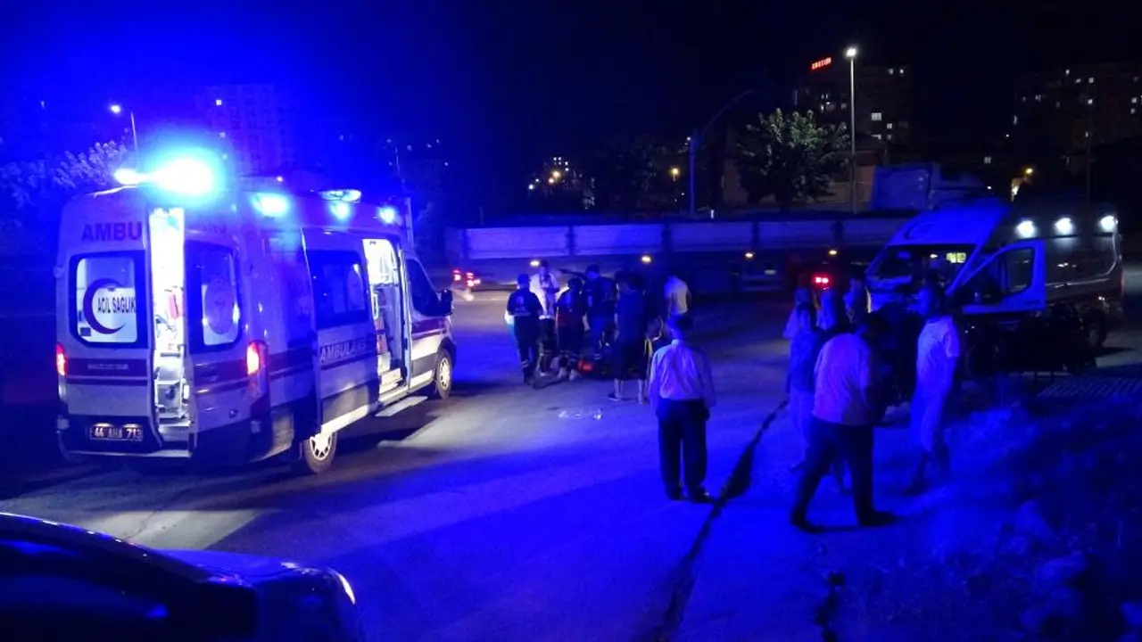 İki kardeş kazada yaralandı, sürücü kaçtı