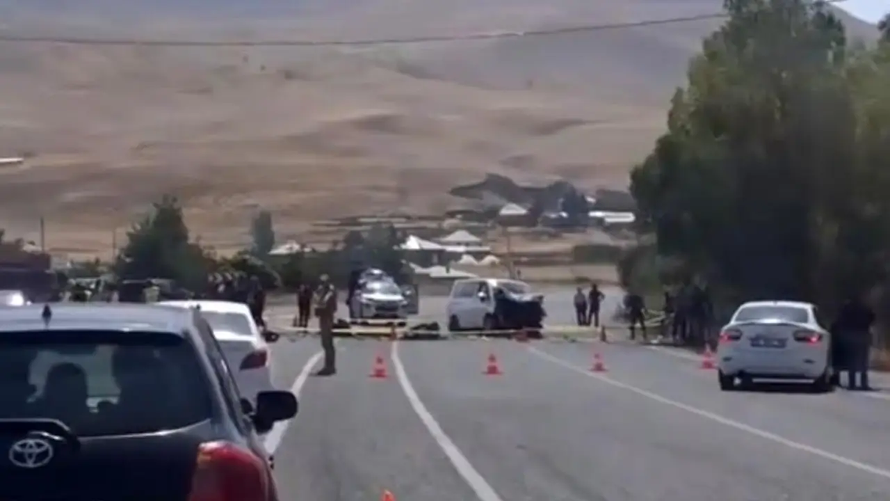 Van’da iki araç çarpıştı: 2 ölü, 9 yaralı
