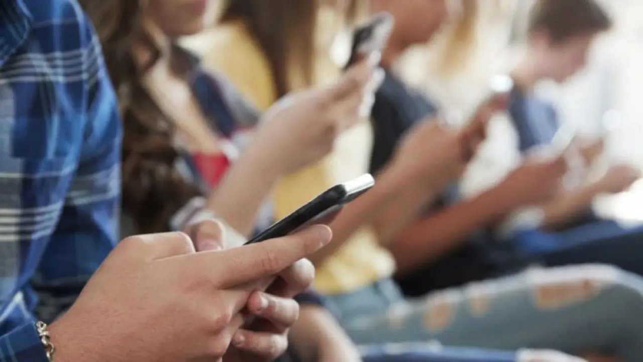 Liselerde cep telefonu yasaklandı