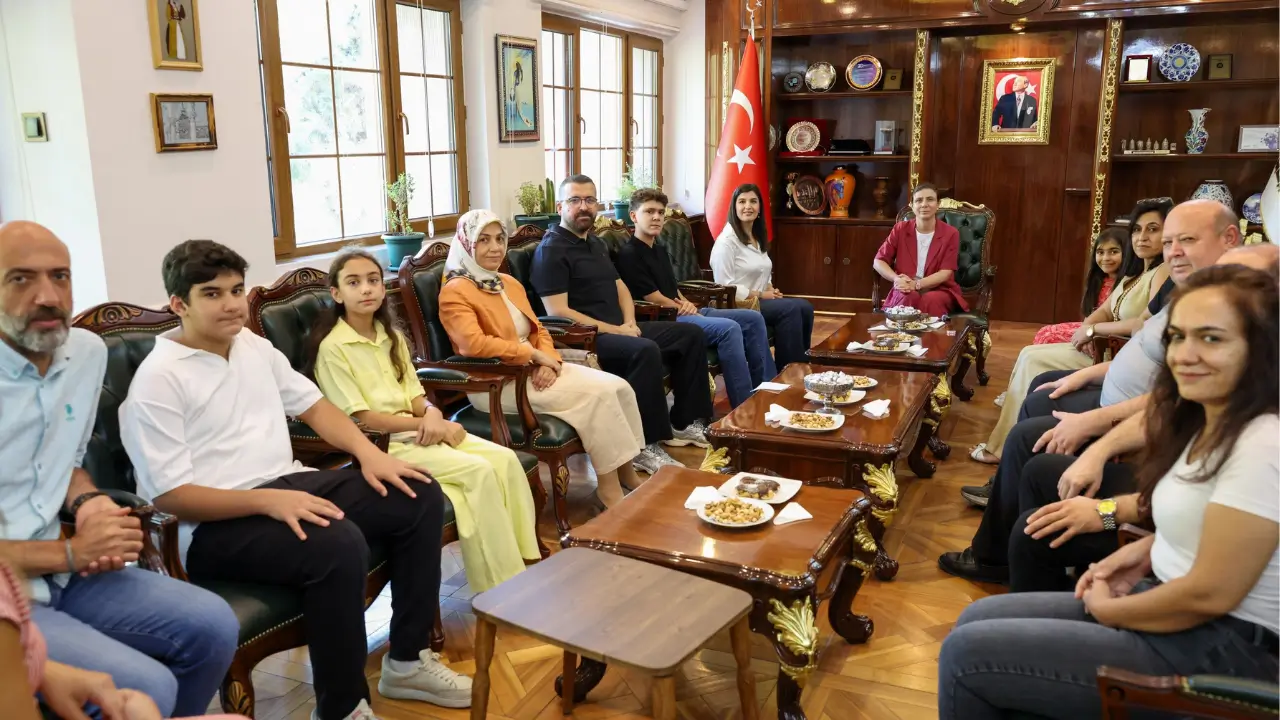 Eşbaşkan Bucak, Diyarbakırlı LGS birincilerini ağırladı