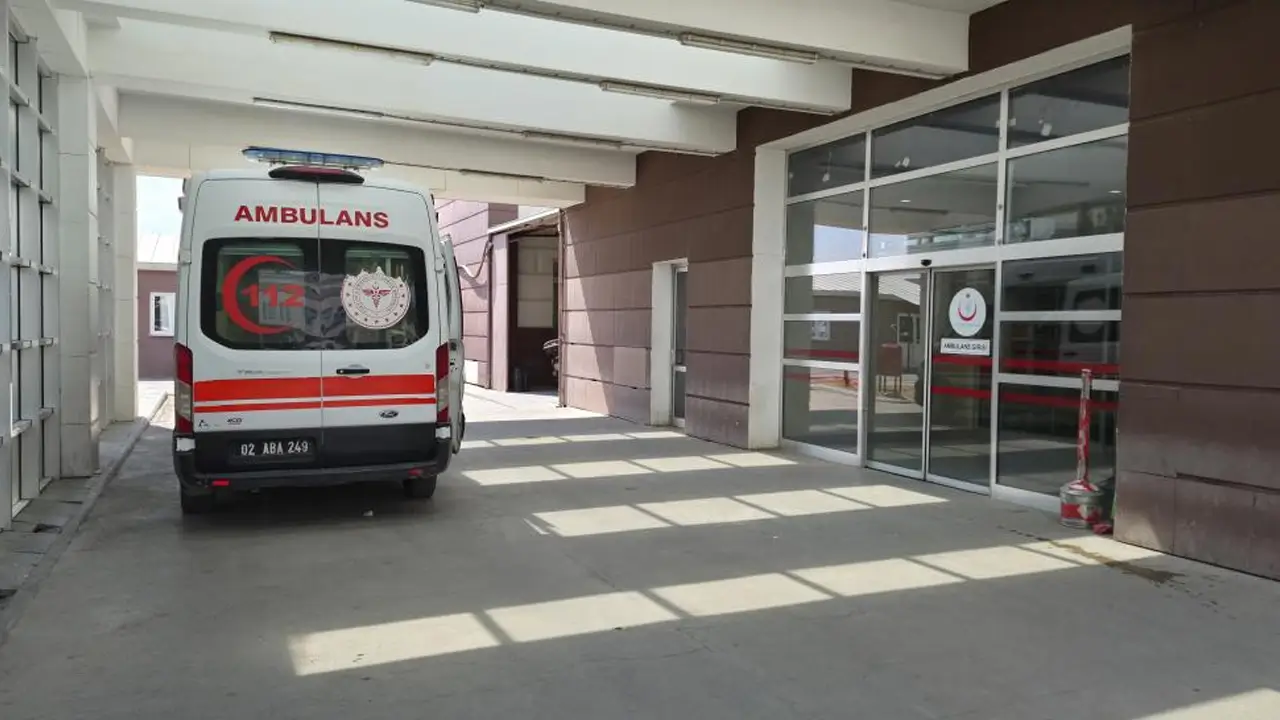 Adıyaman’da işçileri taşıyan minibüs devrildi: 13 yaralı
