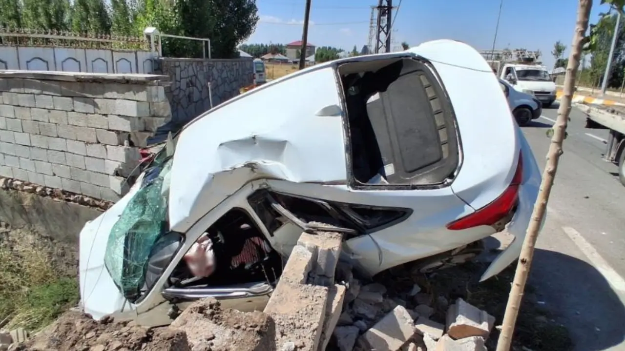 Ağrı’da feci kaza: 1’i çocuk 4 yaralı