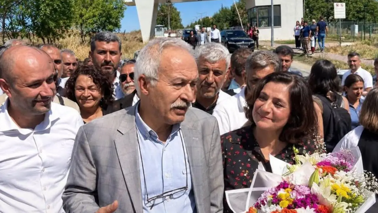 Özgür Özel’den tahliye edilen Selçuk Mızraklı’ya telefon