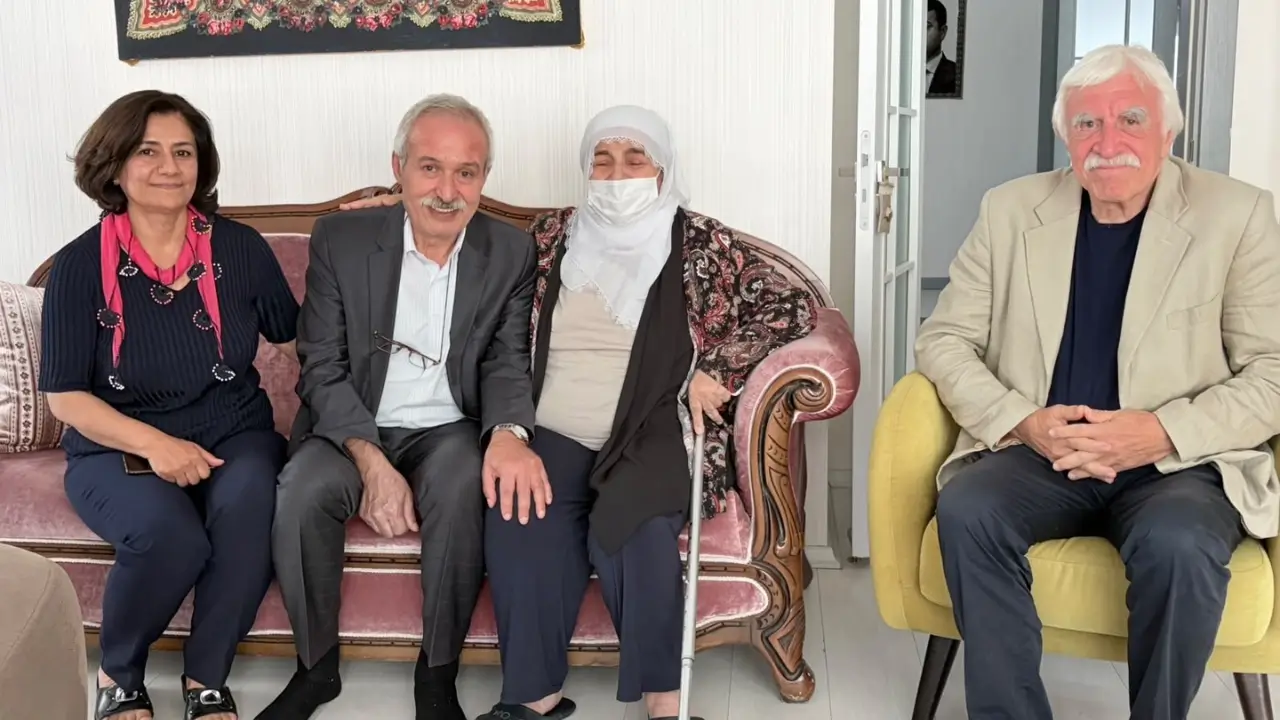 Selçuk Mızraklı’dan Leyla Zana ve Sadiye Demirtaş’a ziyaret