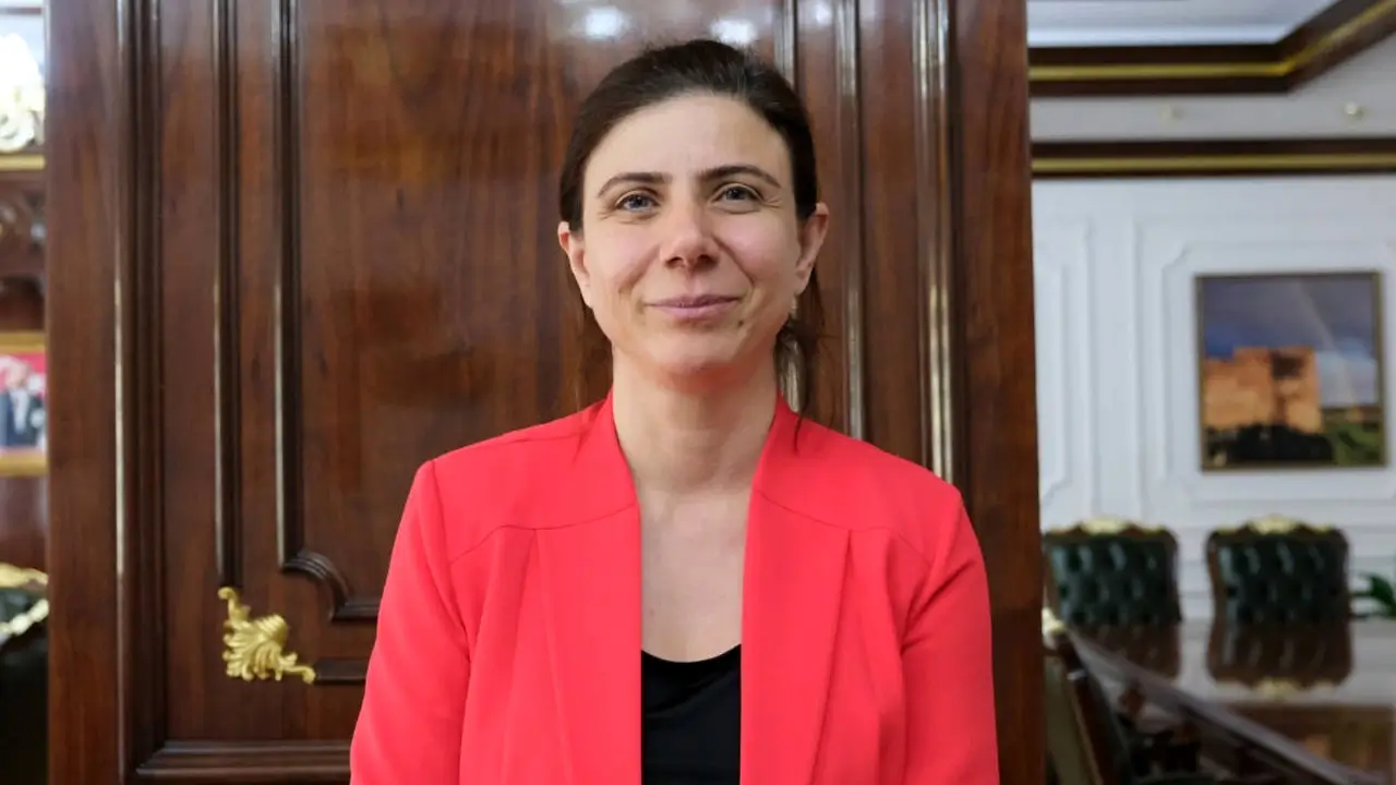 Serra Bucak: Resmî dile karşı çıkan yok
