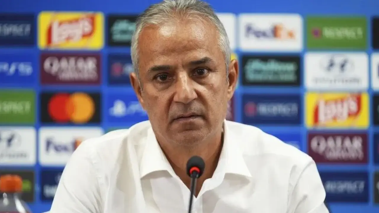 Fenerbahçe berabere kaldı: Teknik direktör istifa etti