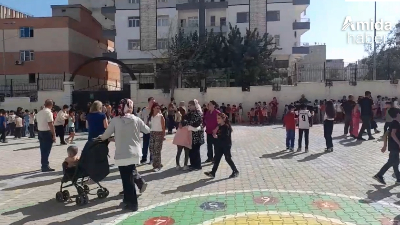 Diyarbakır’da okullar açıldı: Sabun yok, peçete yok!