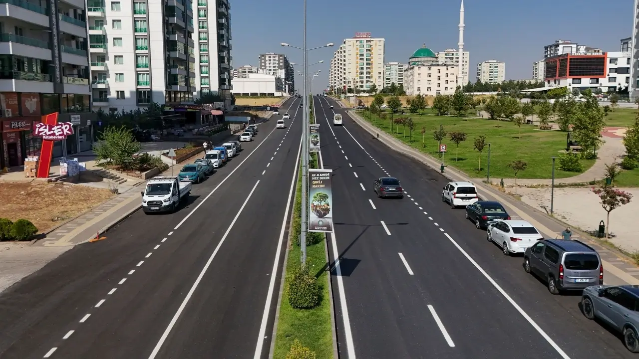 Diyarbakır Büyükşehir 565 kilometre yola çizgi çekti
