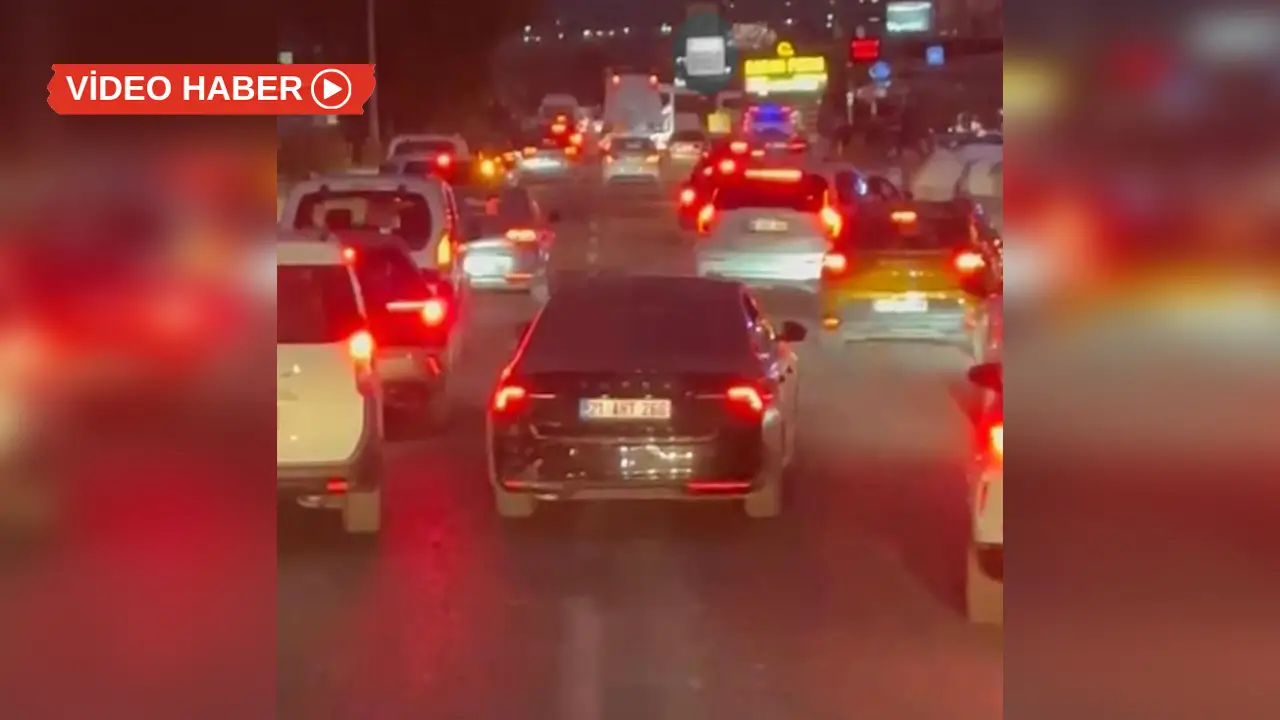 Diyarbakır’da itfaiyeye yol vermeyen sürücü kamerada
