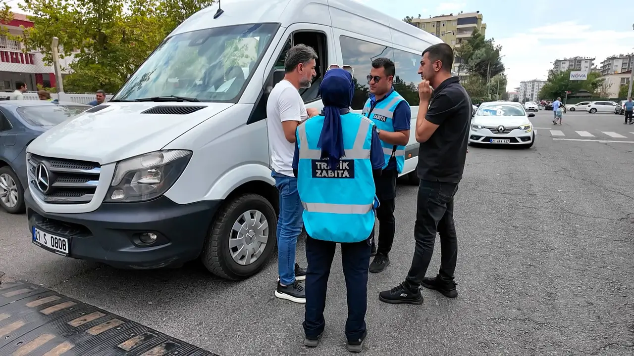 Diyarbakır’da servis denetimi: Ayakta öğrenci taşıyana ceza