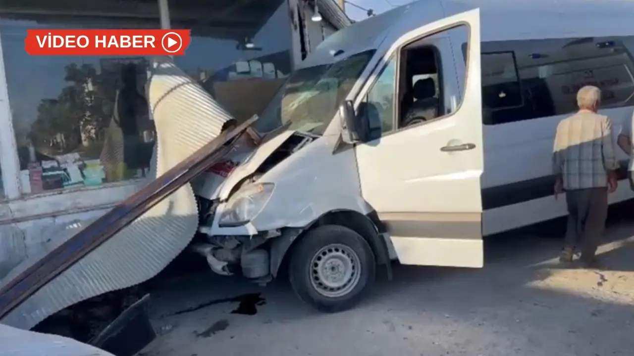 Şanlıurfa'da işçi servisi dükkana girdi: 10 yaralı