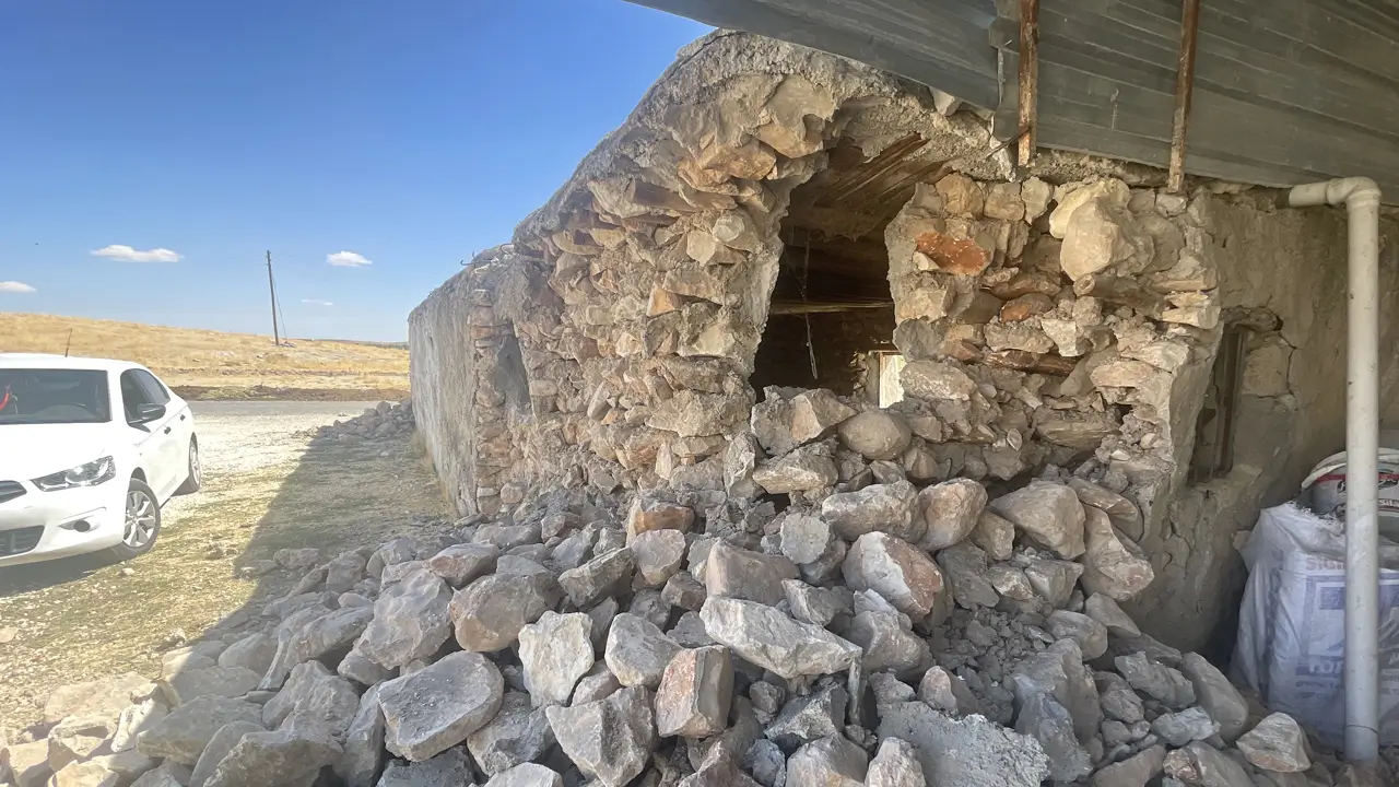 Şanlıurfa’da bazı ev ve ahırlarda çökme oldu