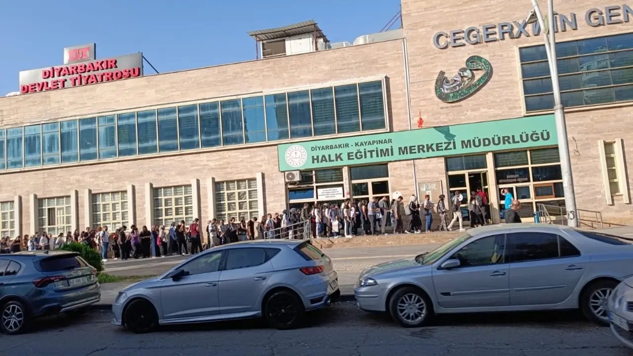 Diyarbakır’da ‘yer kapma’ kuyruğu