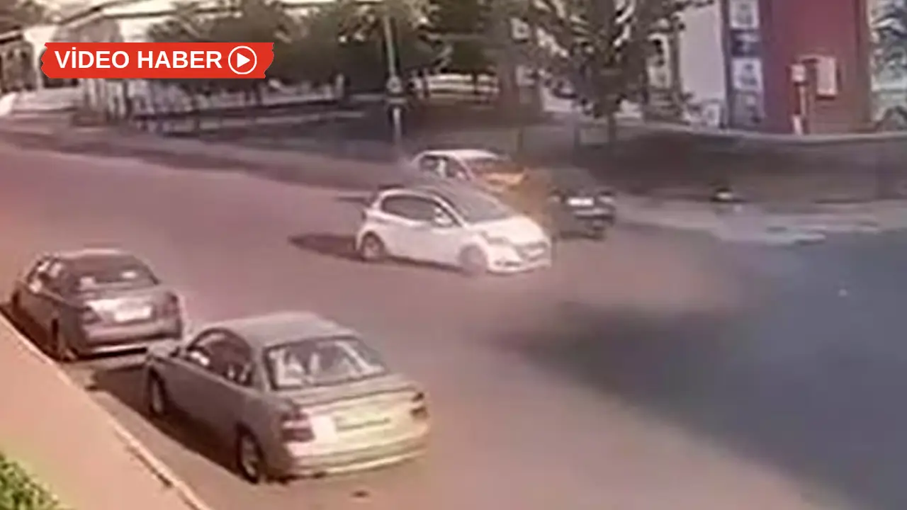 Diyarbakır’da ticari taksiye çarpan otomobil kameraya yansıdı