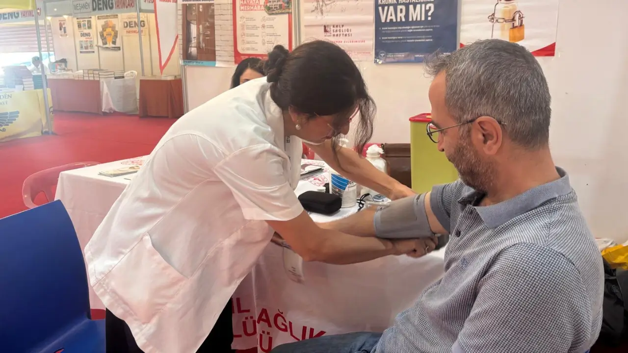Diyarbakır Kitap Fuarı’nda ziyaretçilere sağlık taraması