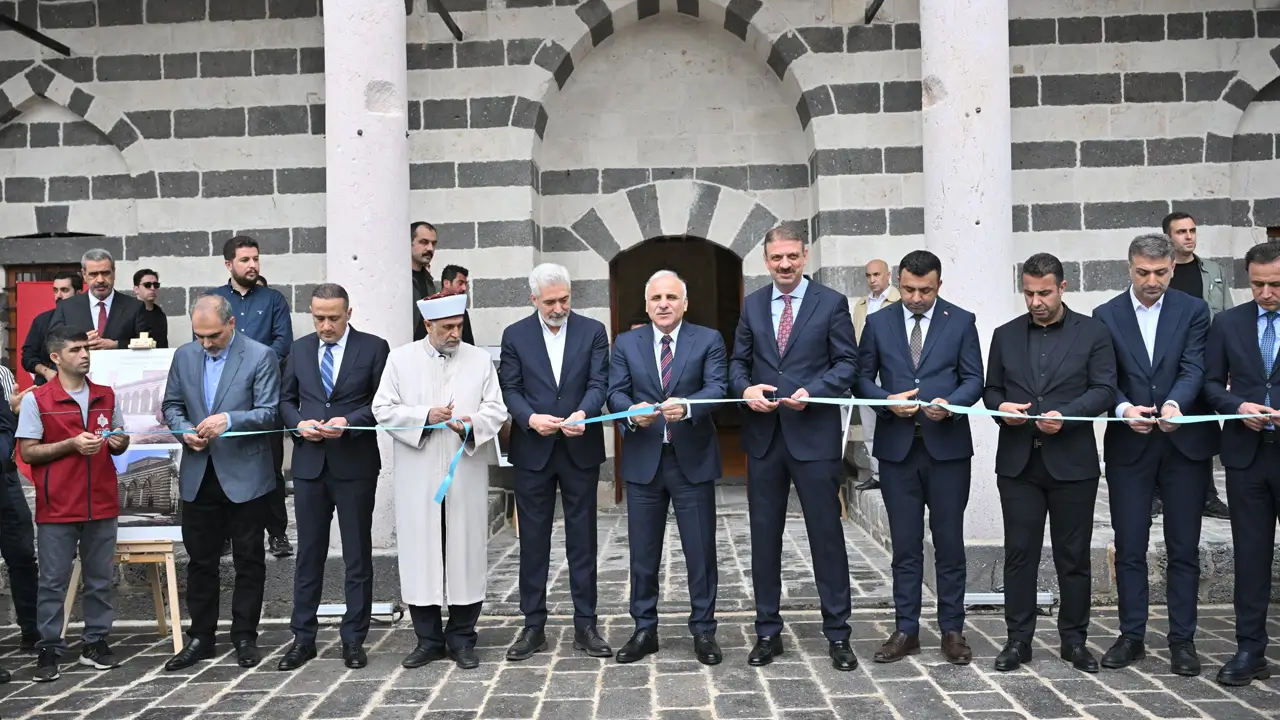 Diyarbakır’da 6 tarihi cami ibadete açıldı