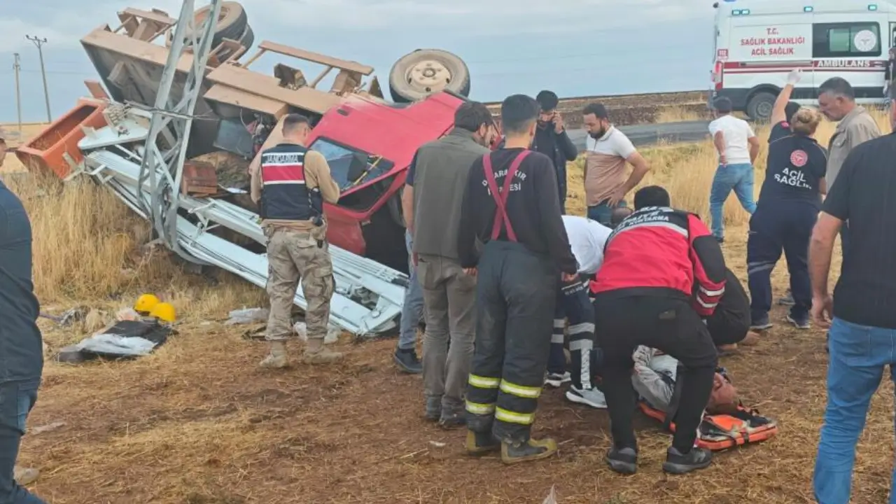 Diyarbakır'da kamyonet devrildi: 5 yaralı