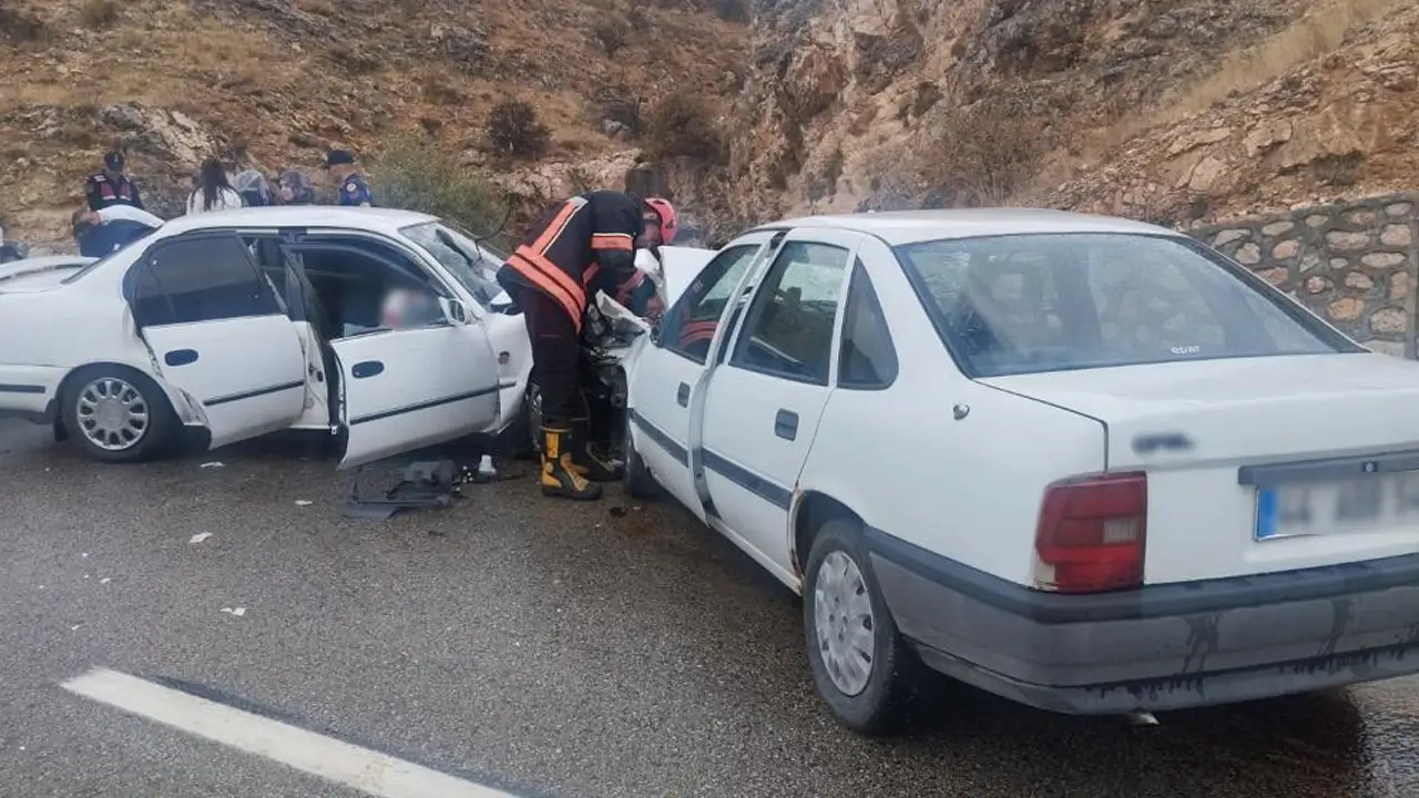 Malatya’da iki araç çarpıştı: 6 yaralı